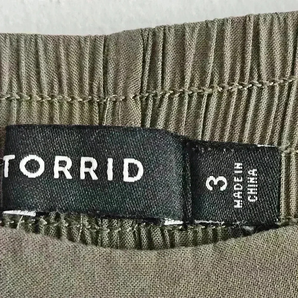 Torrid Plus Olive Green Rayon Tapered Leg Pull-on Pant Flat Front Mid-rise Sz 2 - Picture 6 of 12